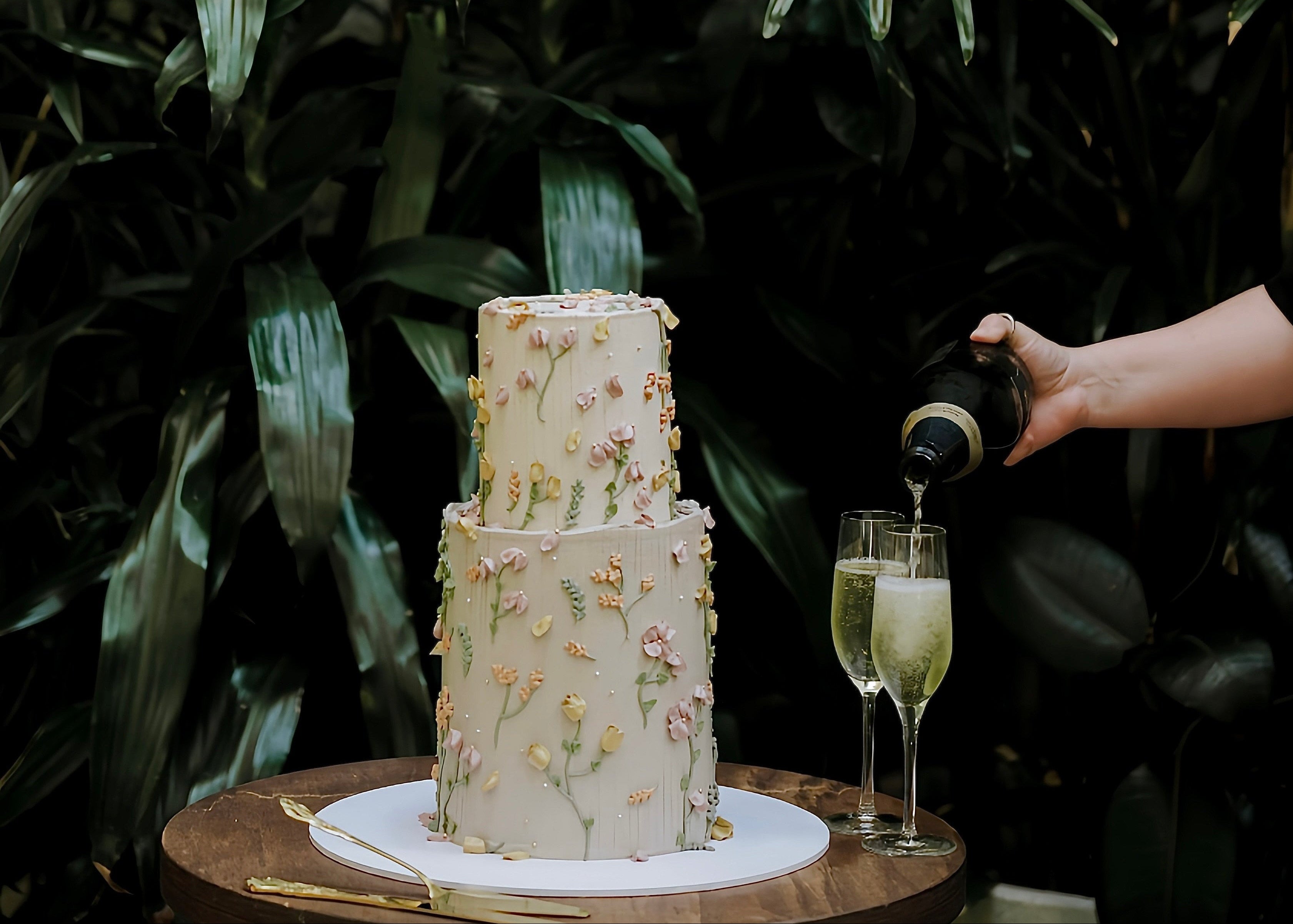 Custom wedding cake handcrafted by Bakeology Studios, Melbourne