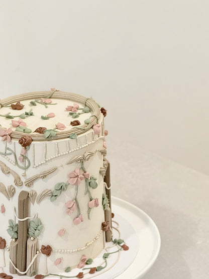 Cleo vintage cake top view — intricate Lambeth piping columns and pink florals — Bakeology Studios Melbourne