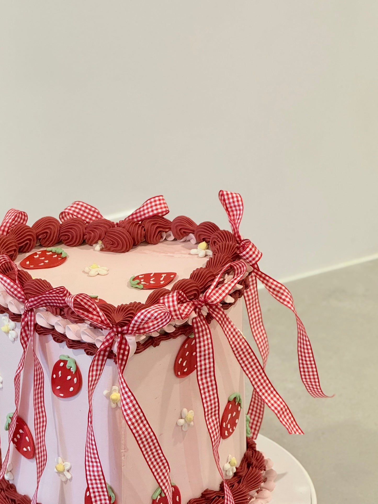 Lottie close-up detail — strawberry and daisy vintage birthday cake handcrafted Bakeology Studios Burwood East
