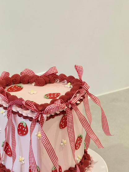 Lottie close-up detail — strawberry and daisy vintage birthday cake handcrafted Bakeology Studios Burwood East